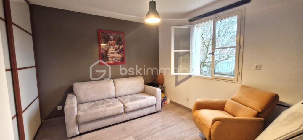 PROCHE MENNECY!!! SPACIEUSE MAISON INDEPENDANTE ! – 8 pièces – 5 chambres – 156 m²