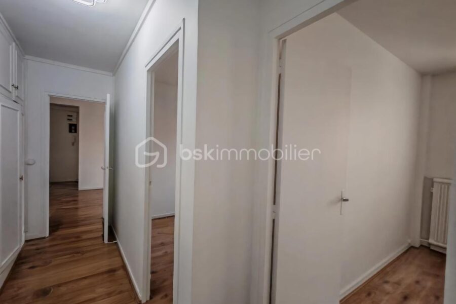 Appartement à vendre à Paris 20e arrondissement — Vue sur la ville — photo 8