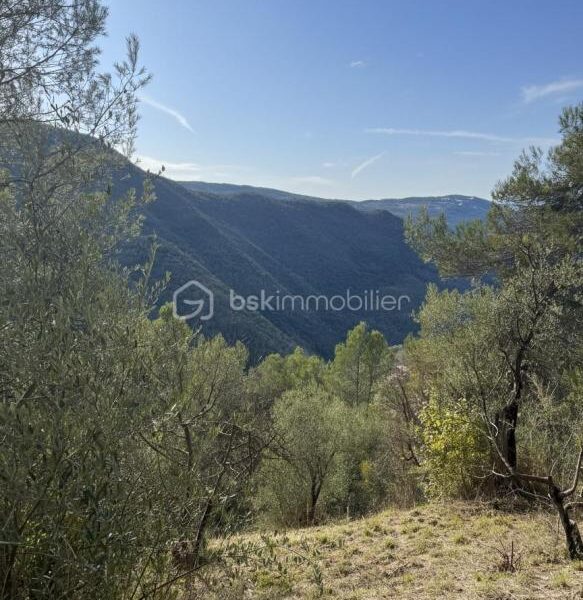 Terrain à vendre à Pierrefeu