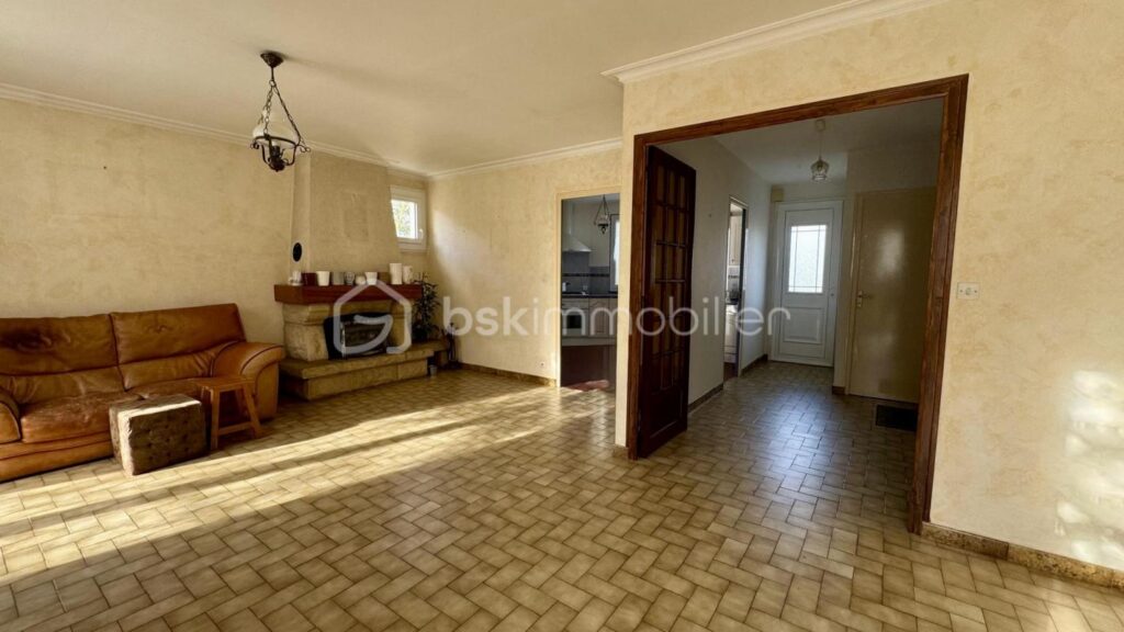 Maison familiale traditionnelle 7 pièces – 4 chambres – Grand sous-sol – Proche centre bourg de PACÉ – 6 pièces – 4 chambres – 120 m²