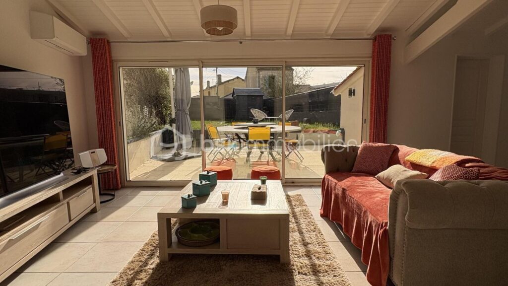 🏡 Rare en centre-ville de Bergerac – Maison 146 m² avec jardin et double garage – 6 pièces – 3 chambres – 146 m²