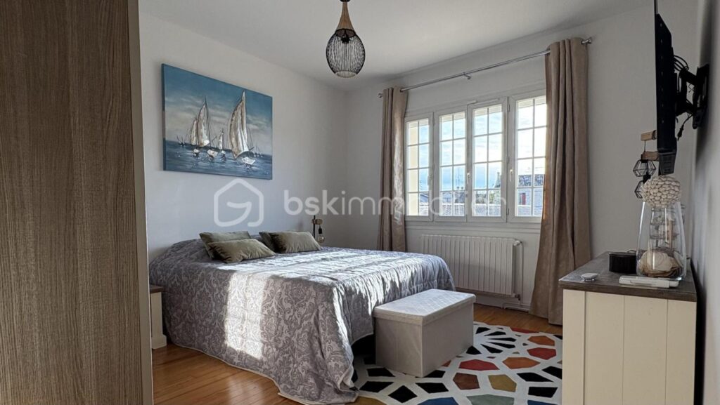 🏡 Rare en centre-ville de Bergerac – Maison 146 m² avec jardin et double garage – 6 pièces – 3 chambres – 146 m²