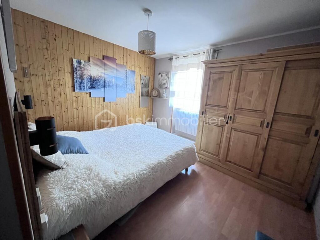 Appartement de standing – 83m² – Terrasse, terrain et stationnements – Saint-Martin-d’Arc – 5 pièces – 4 chambres – 83 m²