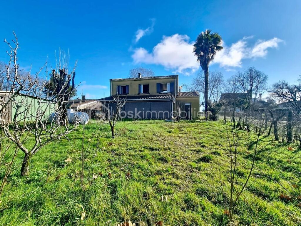 Maison à rénover, vue panoramique et fort potentiel locatif à Miradoux – 7 pièces – 5 chambres – 174 m²