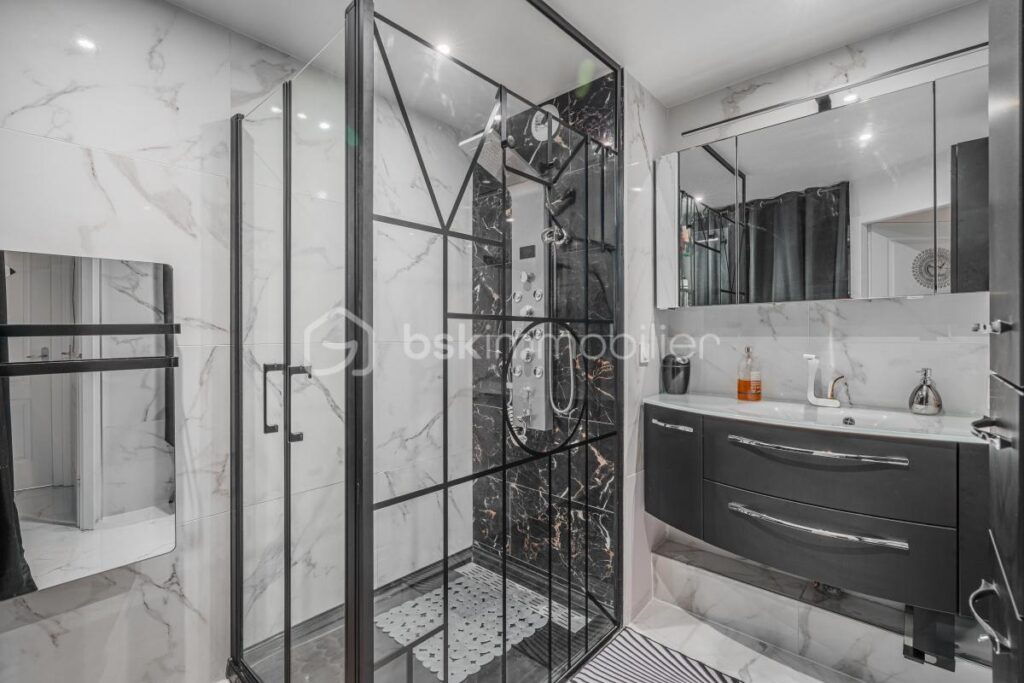 Centre-ville – T4 rénové avec balcon et vue dégagée – 4 pièces – 3 chambres – 83 m²