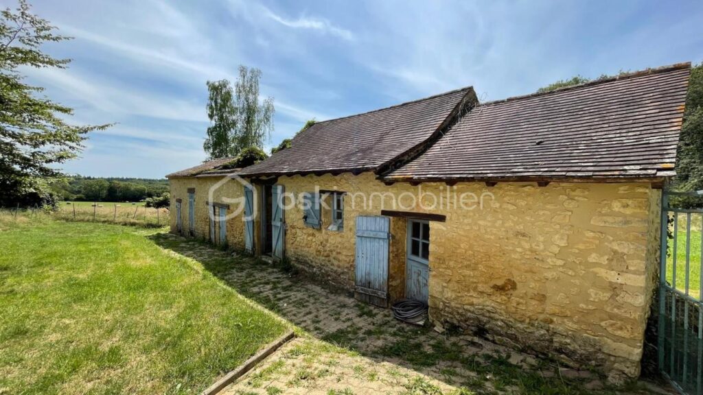 Grande propriété en pierre sur 86000m² de terrain – 7 pièces – 5 chambres – 226 m²