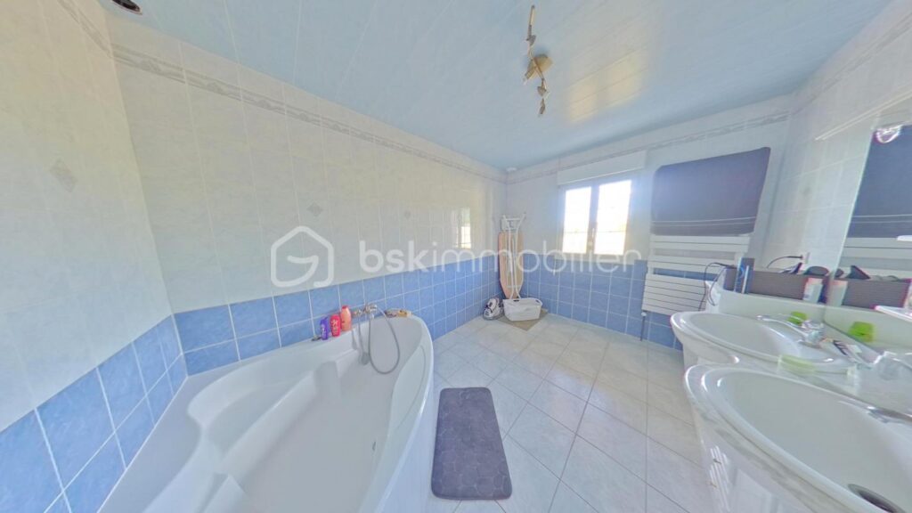 Pavillon de plain pied sur sous-sol de 127 m² sur 3450 m² de terrain – 5 pièces – 3 chambres – 127 m²