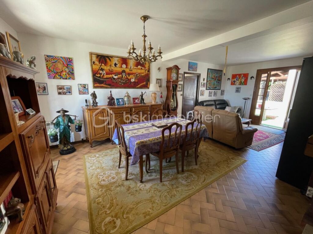 Belle propriété sur les hauteurs de Creysse – 7 pièces – 4 chambres – 120 m²