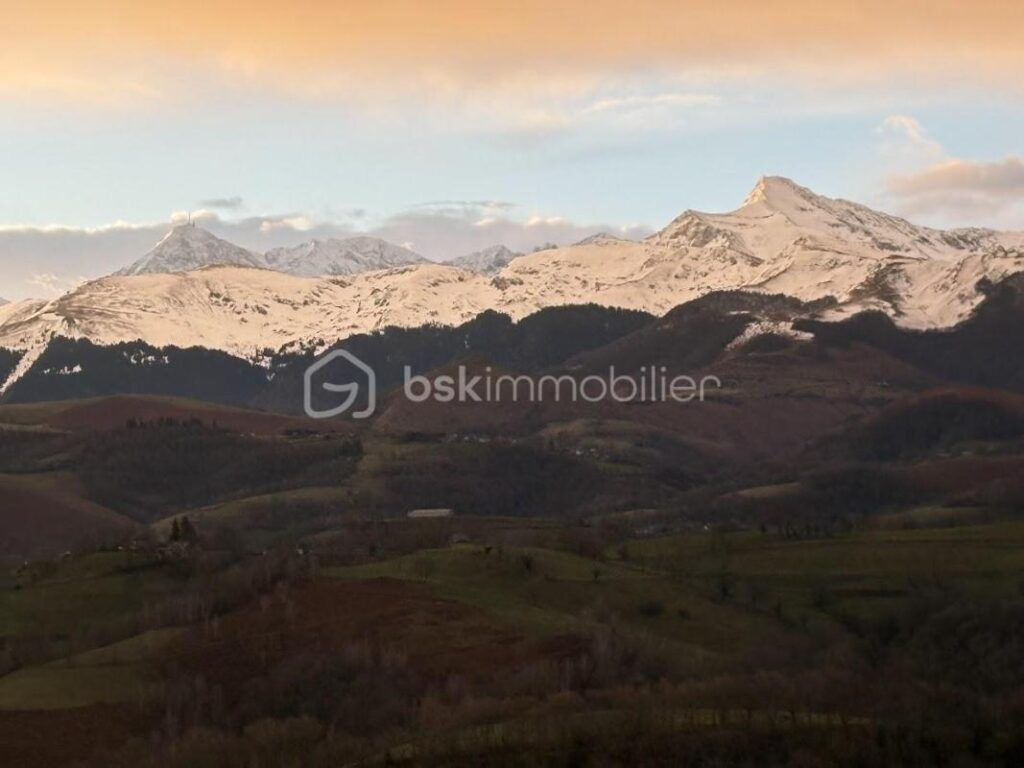 Terrain Constructible à Julos avec vue sur les Pyrénées – NR pièces – NR chambres – 2650 m²
