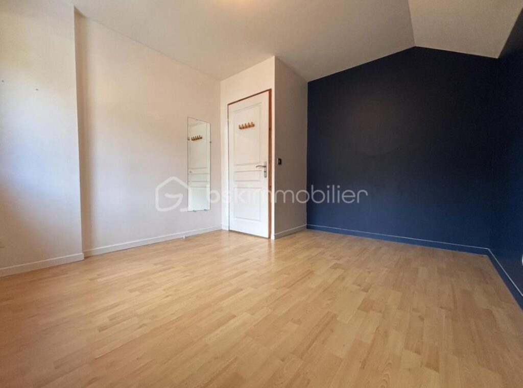 Maison F5 de 151 m² au sol, située sur les hauteurs de Voglans avec Piscine – 6 pièces – 4 chambres – 103 m²