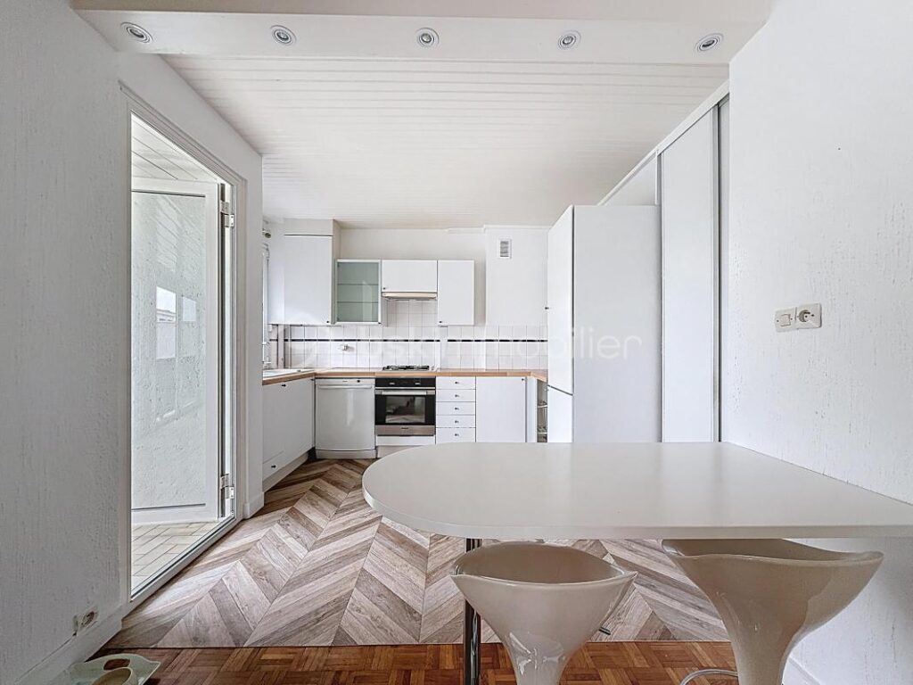 Triel sur Seine – Bel appartement lumineux de 4 pièces avec balcon, vue sur SEINE avec cave et parking privé – 4 pièces – 2 chambres – 80 m²