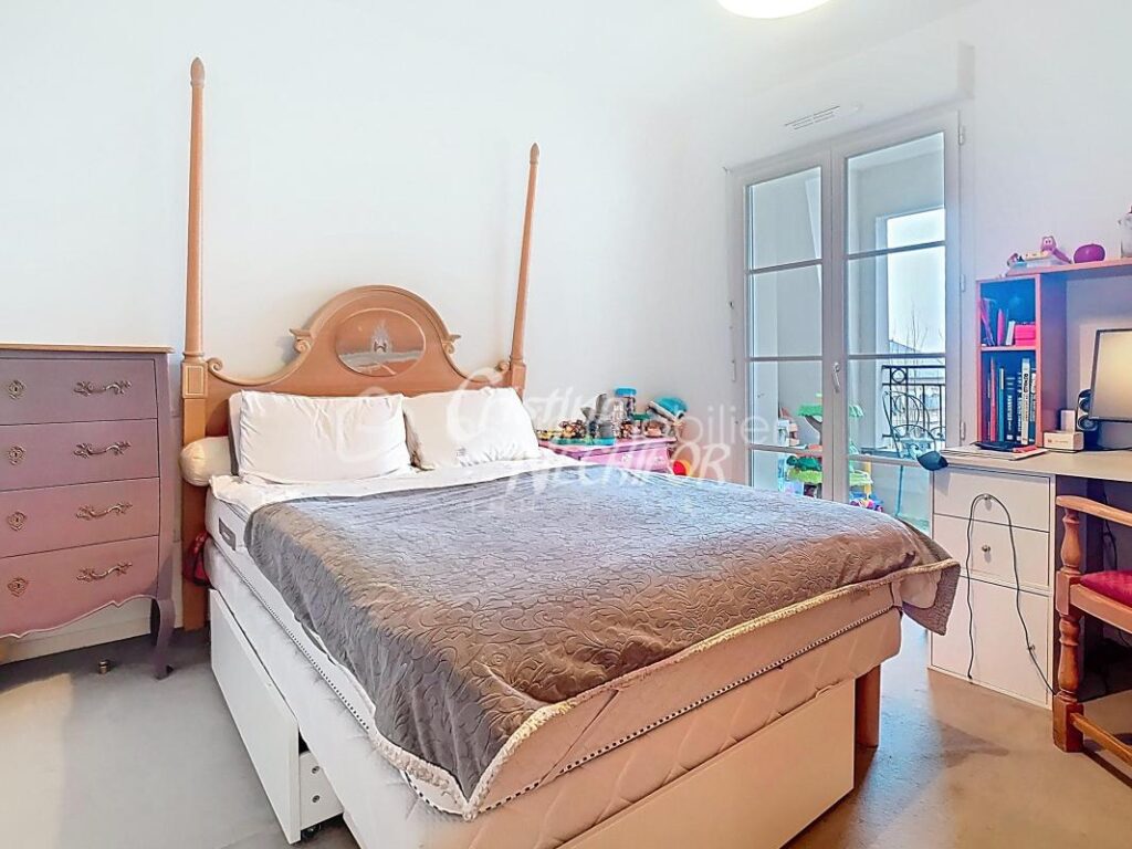 À VENDRE – Appartement 2 pièces avec une loggia– Dernier étage – Une place de parking – SERRIS (77700) – 2 pièces – 1 chambre – 45 m²