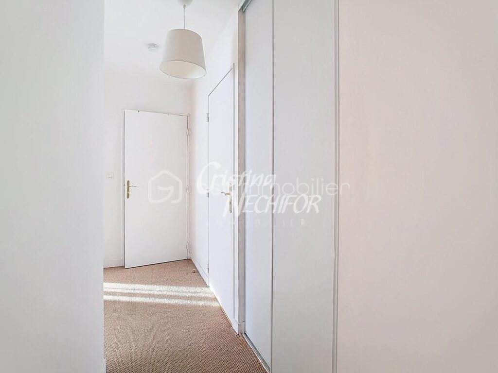 🏡 À Montévrain – Superbe F3 au Dernier étage avec Balcon, 2 places de Parking et Cave – Quartier du Parc des Frênes – 3 pièces – 2 chambres – 62 m²