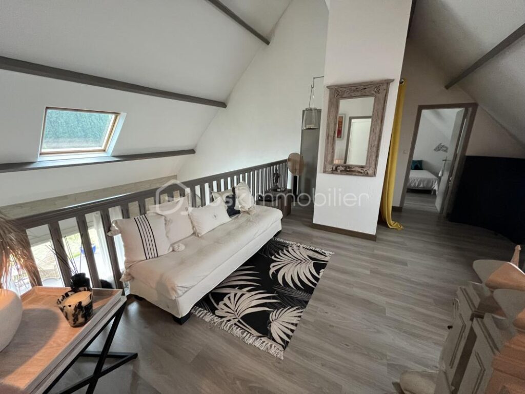 MAGNIFIQUE MAISON D’ARCHITECTE, AU CALME, AU PIED DES COMMERCES ET PROCHE GARE – 6 pièces – 3 chambres – 168 m²