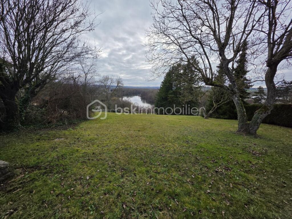 Maison de caractère de 142 m² sur 4 000 m² avec vue panoramique sur l’Yonne – 5 pièces – 4 chambres – 142 m²