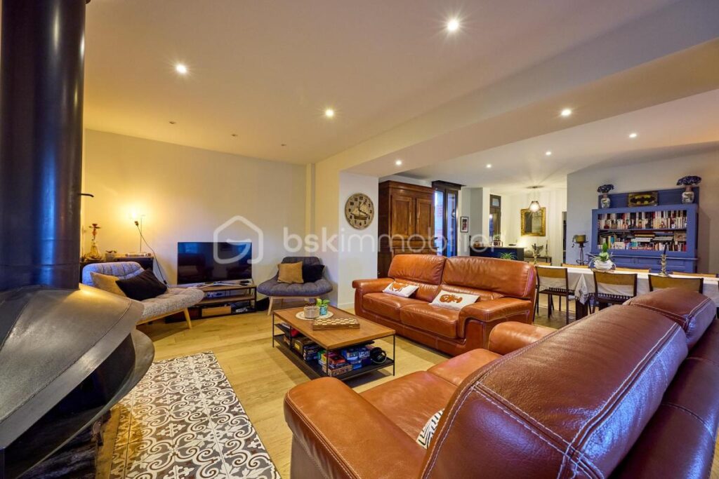 Demeure de caractère en plein cœur de ville et à deux pas des plages – 8 pièces – 6 chambres – 259 m²