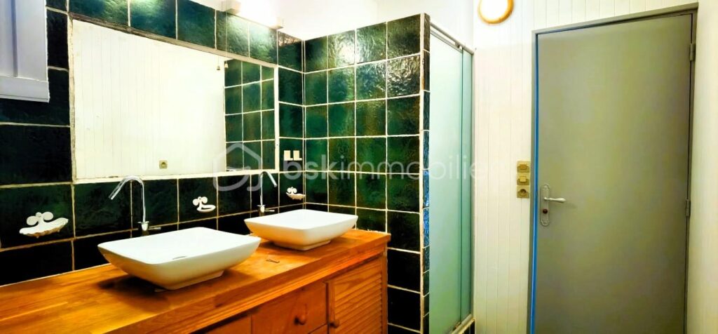 Thézan-Lès-Béziers – Villa 4 faces – piscine – jardin – vue dégagée – 6 pièces – 4 chambres – 157 m²