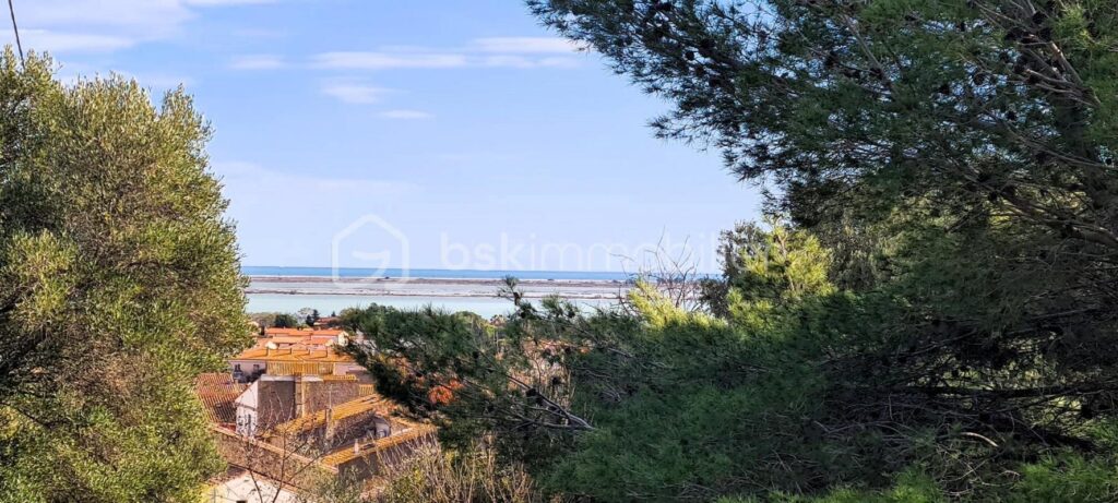 RARE- TERRAIN CONSTRUCTIBLE AVEC VUE++ – NR pièces – NR chambres – 1220 m²