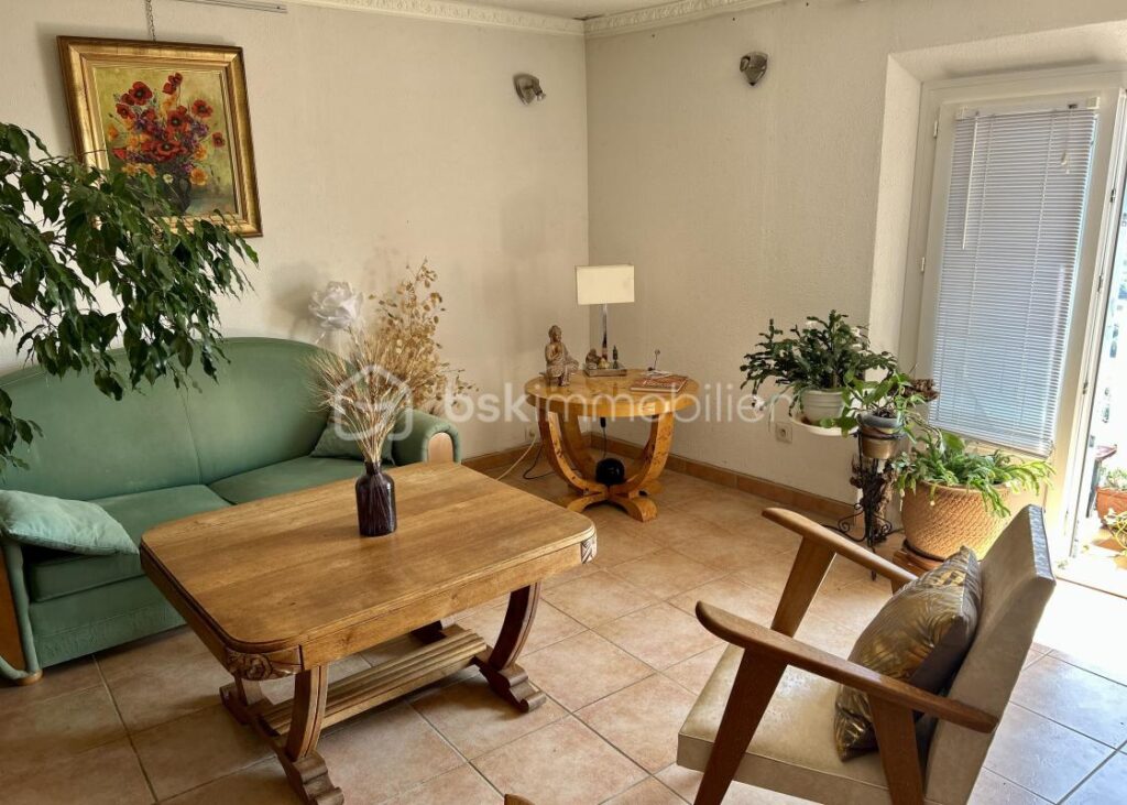 COUP DE CŒUR avec cette maison de village au cœur de la Provence de Giono à Puimichel, 04700 ! – 6 pièces – 3 chambres – 122 m²