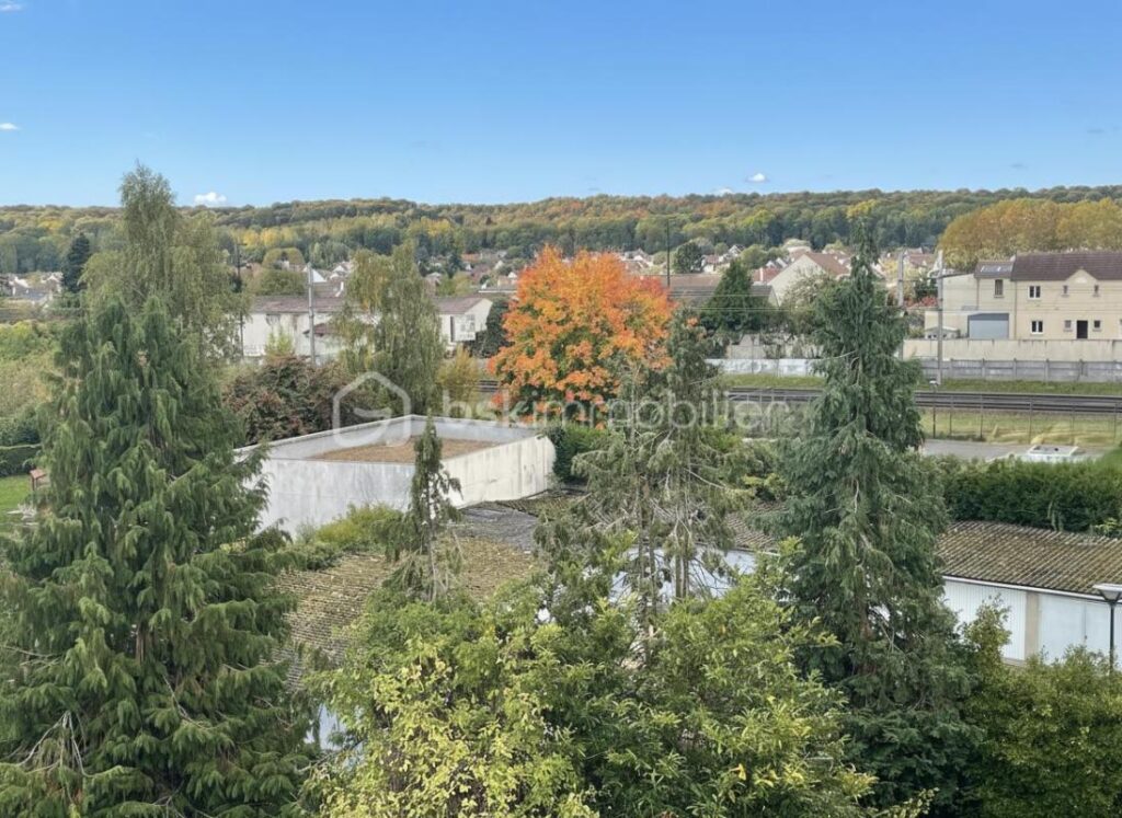 🏡 NID DOUILLET AU CŒUR D’UN ENVIRONNEMENT VERDOYANT – EMPLACEMENT IDÉAL 🌿 – 4 pièces – 2 chambres – 64 m²