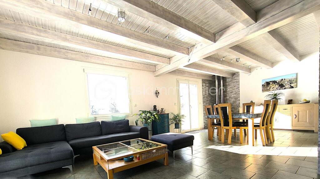 JOLIE MAISON 158m2 – 5 pièces – 4 chambres – 158 m²