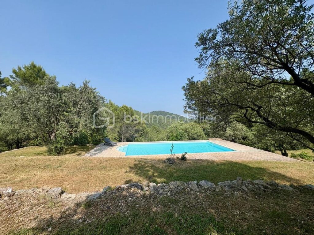 VENTE MAS AUTHENTIQUE AVEC VUE SEILLANS – 5 pièces – 4 chambres – 145 m²