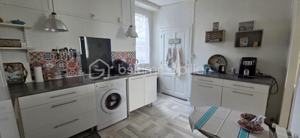 Charmante maison mitoyenne avec jardin à 2 minutes du centre-ville – 6 pièces – 4 chambres – 101 m²