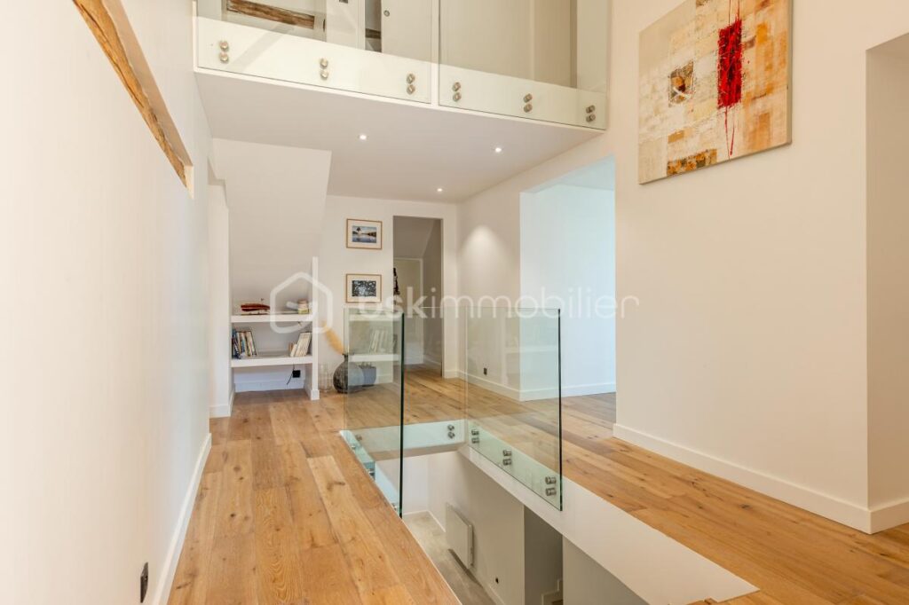 SUPERBE VILLA D ARCHITECTE SAINT JORIOZ / LAC ANNECY VUE LAC – 8 pièces – 6 chambres – 358 m²