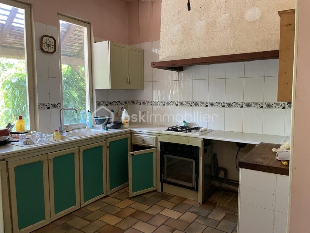 Maison de campagne sur 9800 m2de terrain – 4 pièces – 2 chambres – 106 m²