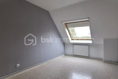 Lille. Appartement T4, en duplex dernier étage. Garage/box. Cave – 5 pièces – 3 chambres – 102 m²