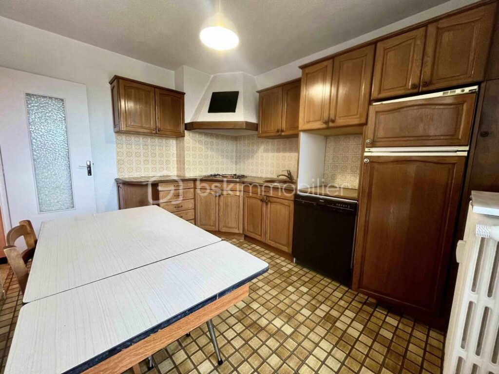 BAISSE DE PRIX ! Vivaraize/Fauriel Appartement 4 pièces de 76,92 m², balcons, grand garage et cave – 4 pièces – 2 chambres – 76 m²