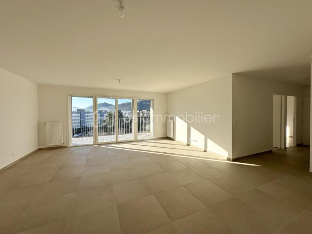 APPARTEMENT T3, DERNIER ETAGE, TERRASSE ET VUE EXCEPTIONNELLE – 3 pièces – 2 chambres – 78 m²