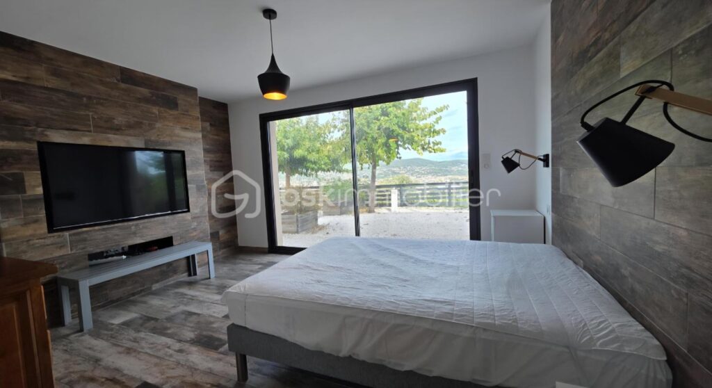 A DRAGUIGNAN (VAR) – COL DE L’ANGE – MAISON D’ARCHITECTE – 255 M² – PISCINE – GARAGE – 7 pièces – 5 chambres – 255 m²