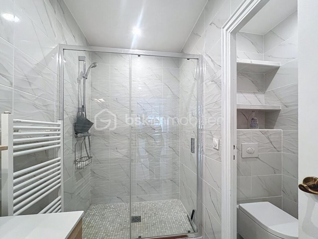 Appartement 4 pièces de 122 m2 refait entièrement à neuf à L’HAY LES ROSES – 4 pièces – 2 chambres – 121 m²