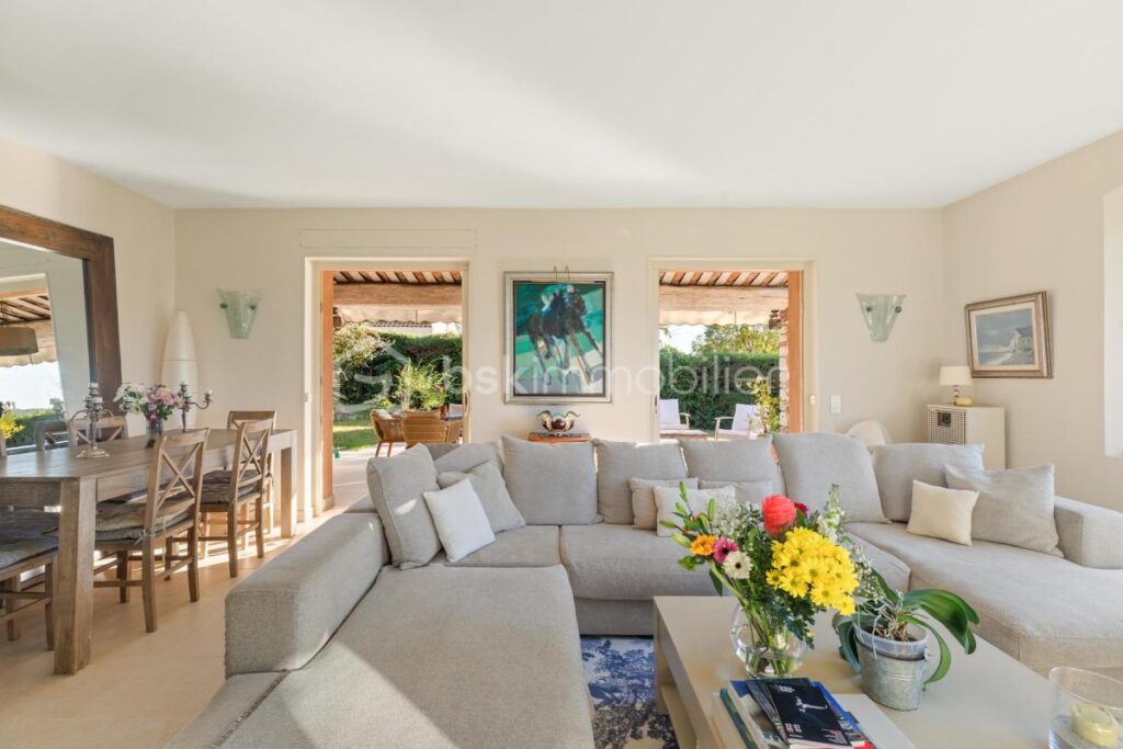 Une villa clés en main, alliant charme et sérénité dans un écrin de verdure – 5 pièces – 4 chambres – 170 m²