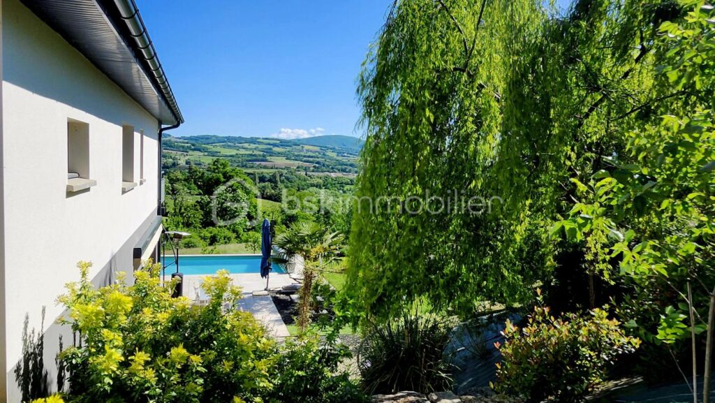 Maison moderne construite en 2020 + terrain constructible pour éventuelle extension – 7 pièces – 5 chambres – 202 m²