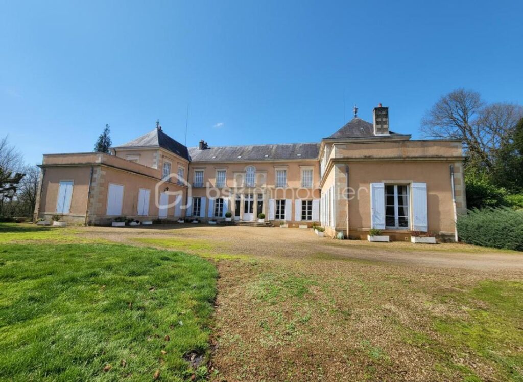 Magnifique Chateau du XIX éme , dépendances, Maison de gardien/gite, parc arboré de 9,5 hectares – 15 pièces – 8 chambres – 632 m²