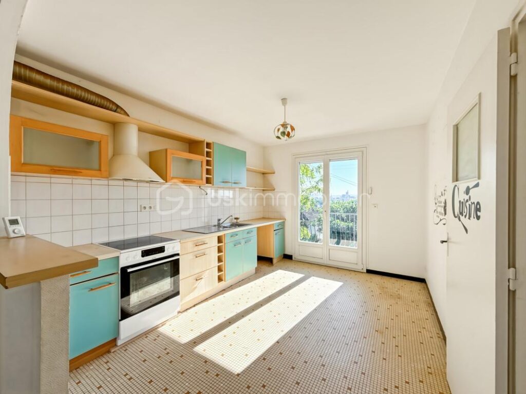 Maison 7 pièces de 141m2 à PARON (89100) – 7 pièces – 5 chambres – 141 m²