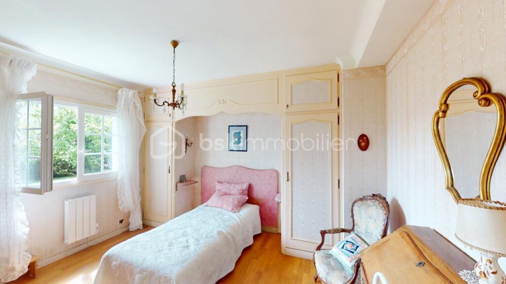 A Saint Jean-de-Luz, Propriété avec vue panoramique, T3 indépendant et terrain divisible – 9 pièces – 7 chambres – 221 m²