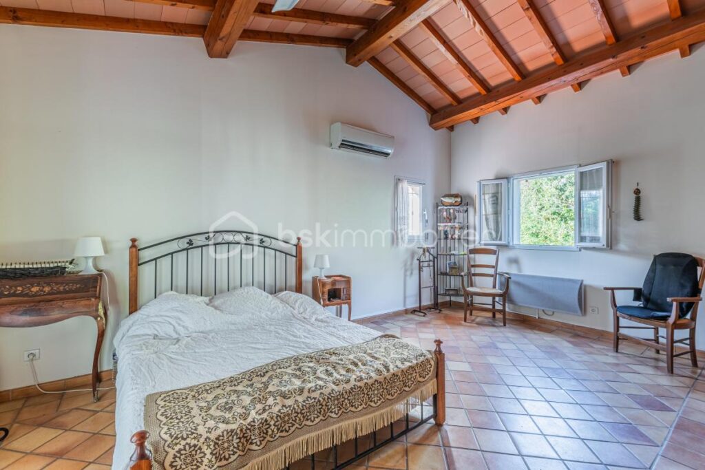 MAISON DE CHARME AU PRADET – LES OURSINNIÈRES – 7 pièces – 4 chambres – 192 m²