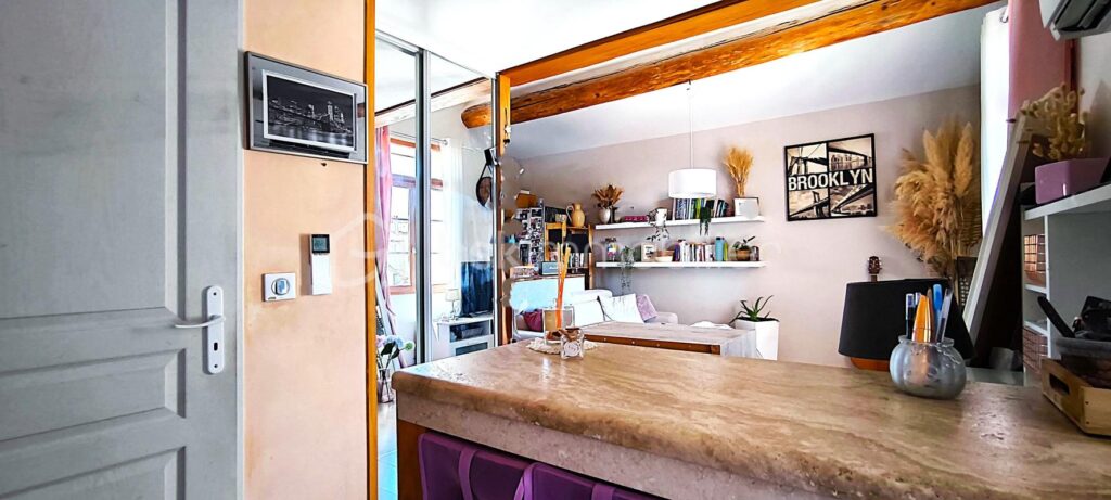 Magnifique appartement situé sur Lambesc , avec une place de parking privée extérieur inclus – 3 pièces – 2 chambres – 44 m²