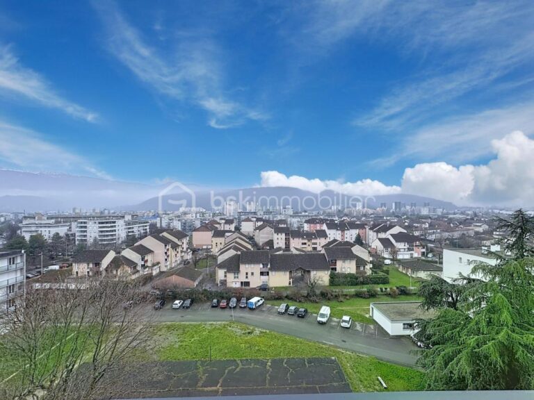 Coup de cœur – T4 transformé en T3 – 77 m² – 8ᵉ étage, vue imprenable, balcon – 4 pièces – 2 chambres – 77 m²