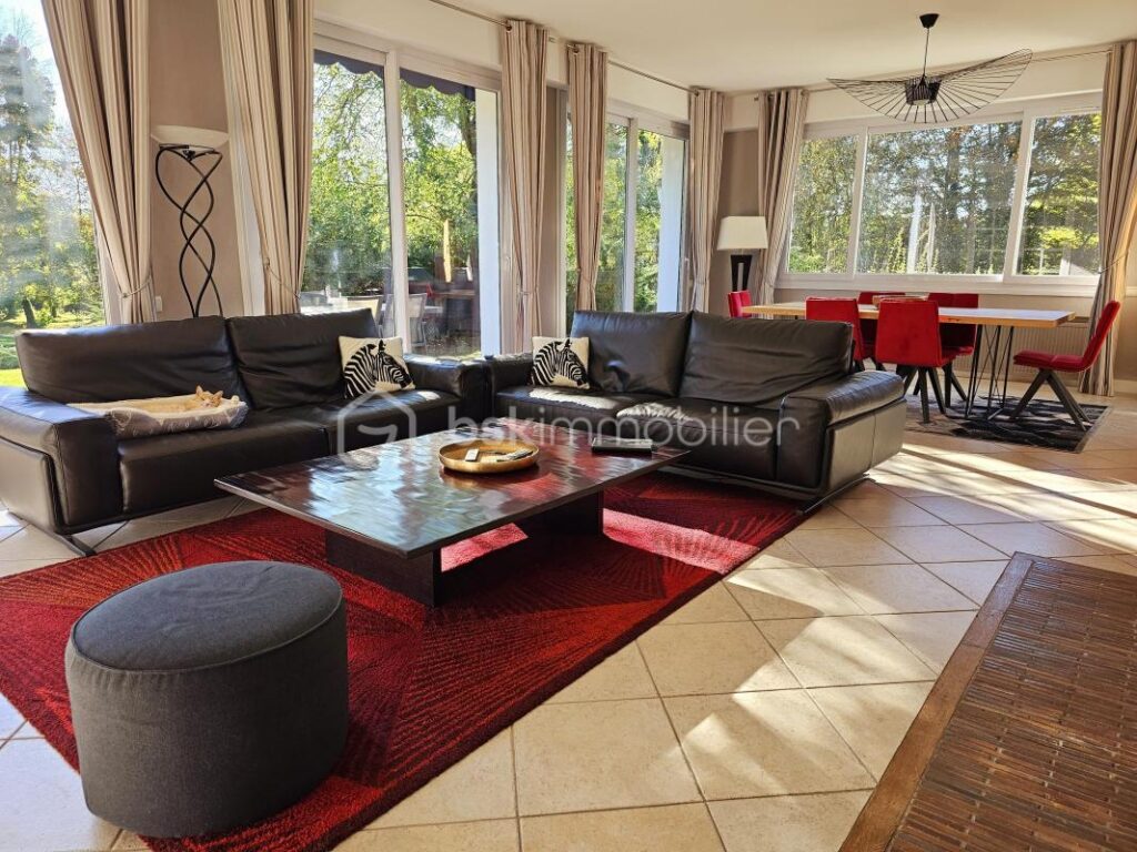 COUP DE COEUR : Magnifique chaumière, où vous admirerez le jardin depuis le SPA – 9 pièces – 5 chambres – 470 m²