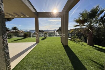 SAINTE MAXIME Villa contemporaine de prestige avec vue mer – 5 pièces – 4 chambres – 262 m²