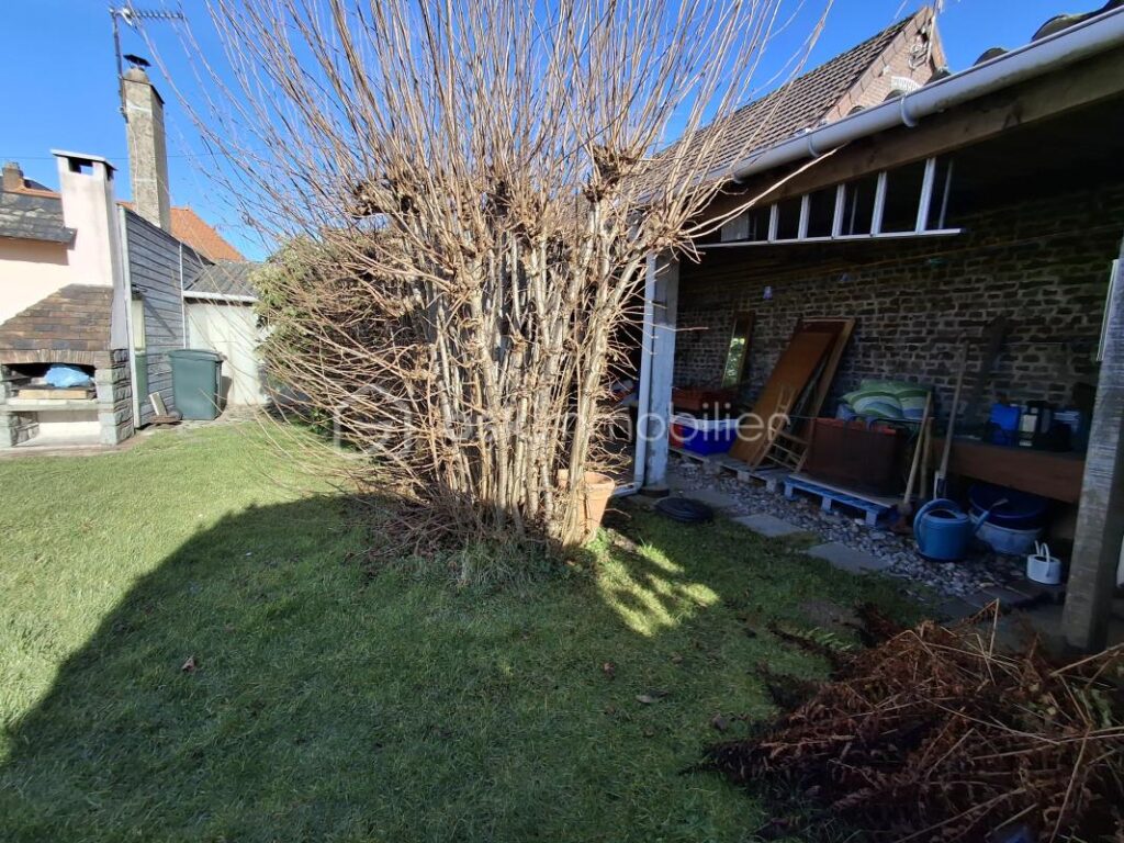 ***CHARMANTE MAISON ANCIENNE 135 M2 HAB. AVEC BEAU JARDIN 420 M2, GARAGE FERME ET DEPENDANCES *** – 7 pièces – 4 chambres – 135 m²