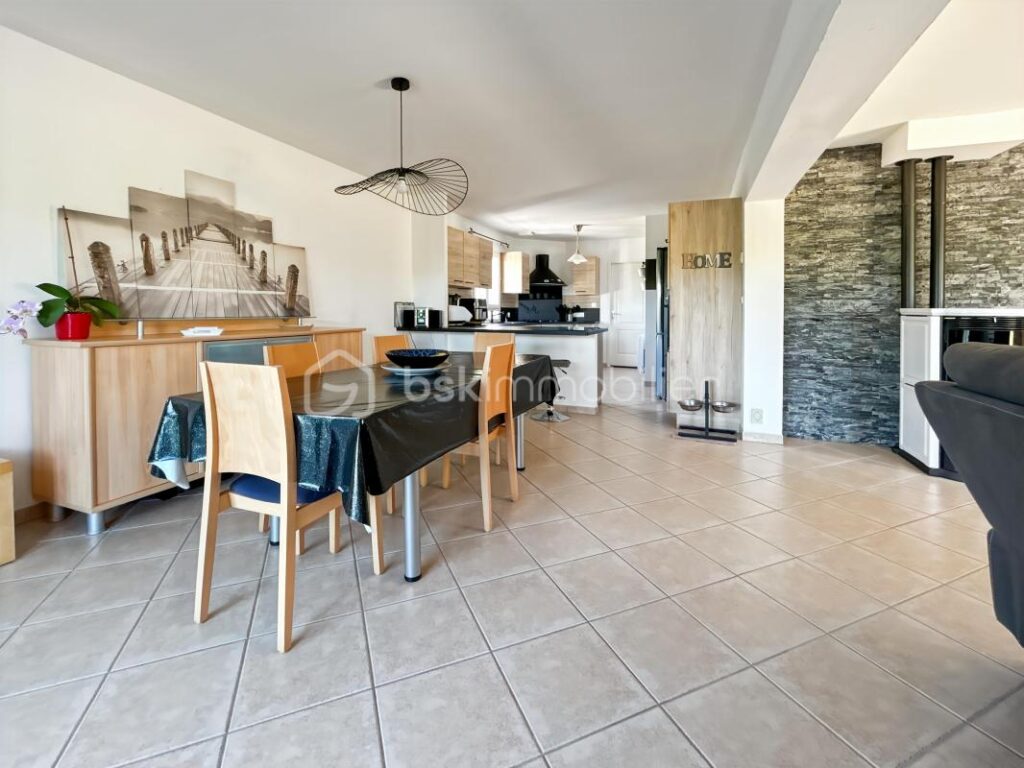 Maison 6 pièces de 179m2 à Nailly – 6 pièces – 5 chambres – 179 m²