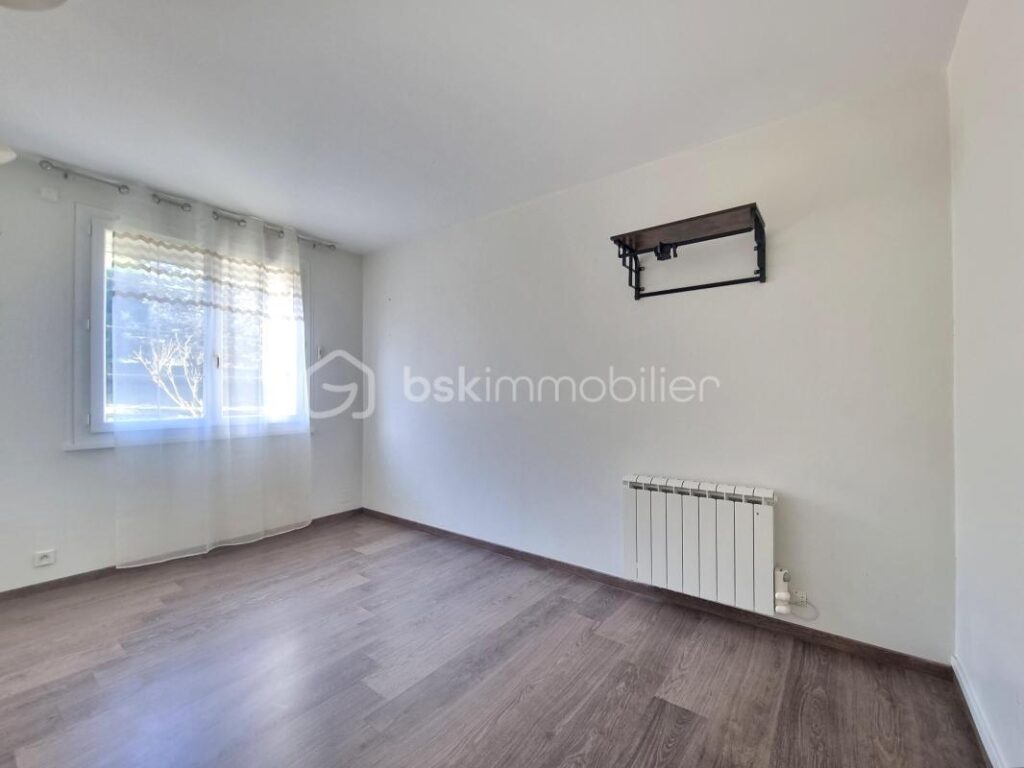 MAISON SUR SOUS-SOL TOTAL_4 CHAMBRES_ JARDIN ! – 5 pièces – 4 chambres – 130 m²