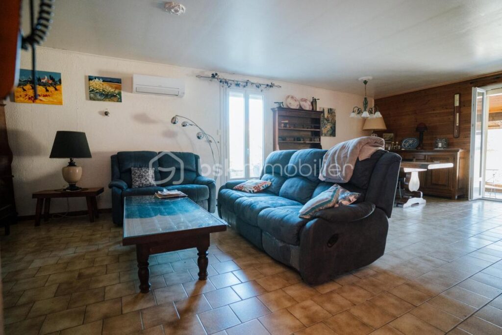 Maison plain pied 3 chambres avec piscine et grand terrain – 4 pièces – 3 chambres – 97 m²