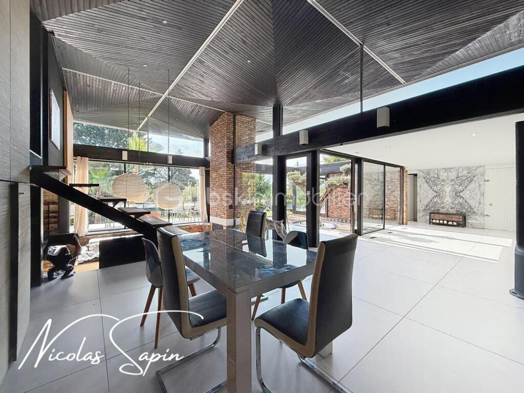 Maison d’architecte de 188m2 avec piscine – 6 pièces – 4 chambres – 188 m²