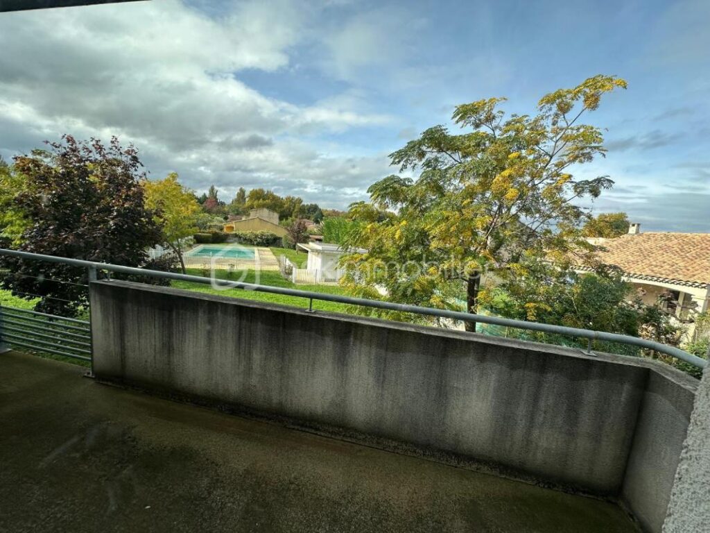Appartement T3 avec balcon, piscine et parking – Avignon Pont des Deux Eaux – 3 pièces – 2 chambres – 56 m²
